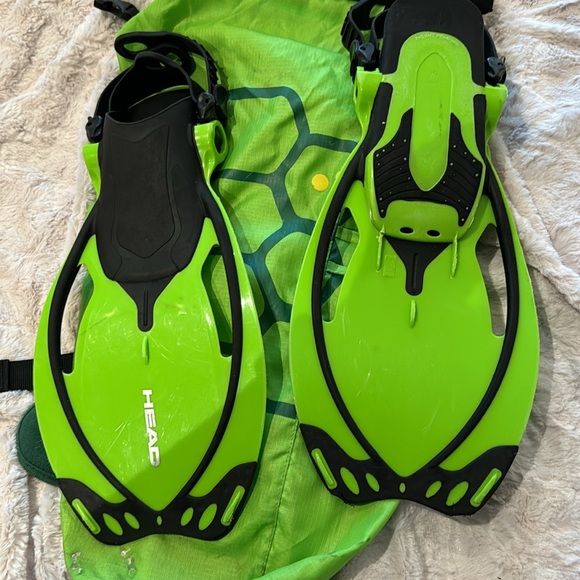 Flippers - Picture 2 of 7